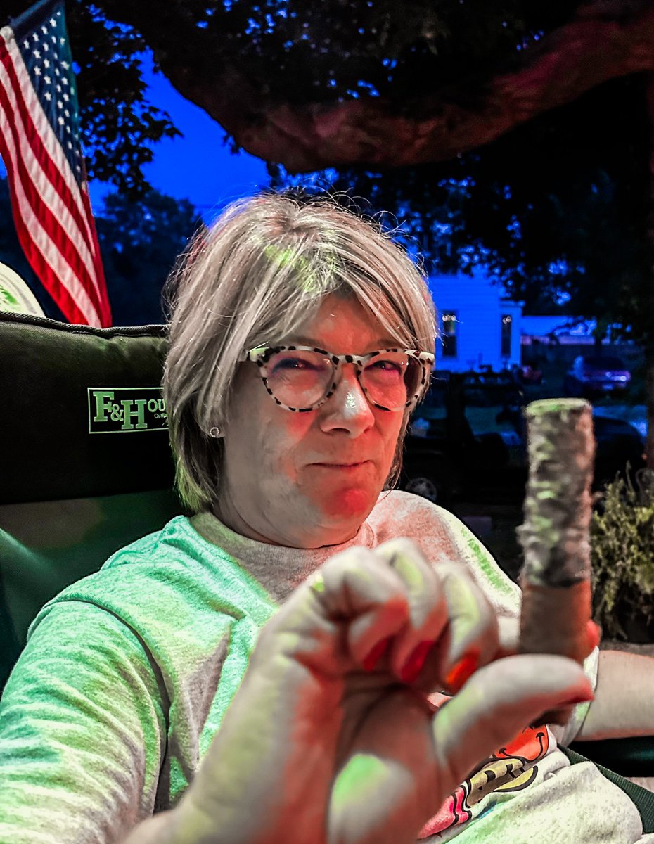 cropguy217's tweet photo. Would you look at the ash on that girl…
Thursday Stick Night! https://t.co/4ltNLFB9hg