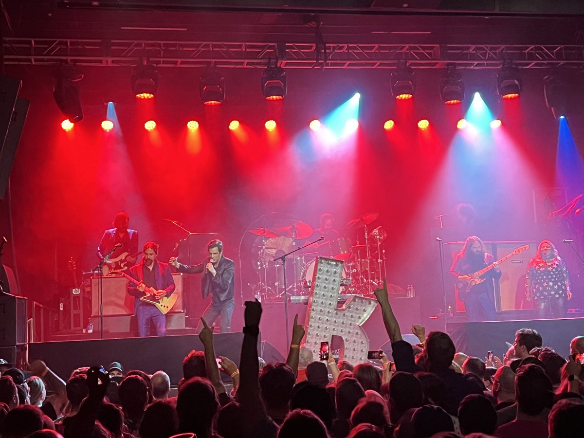 The Killers have entered the building.
<a href="/thekillers/">The Killers</a> <a href="/FirstAvenue/">First Avenue</a>