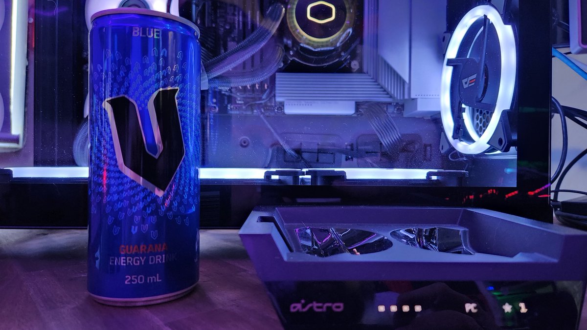 _Rephl3x_'s tweet photo. The new blue @VEnergyNZ can design, goes with my office design. Nice and trendy! https://t.co/HM4GriG0Iz