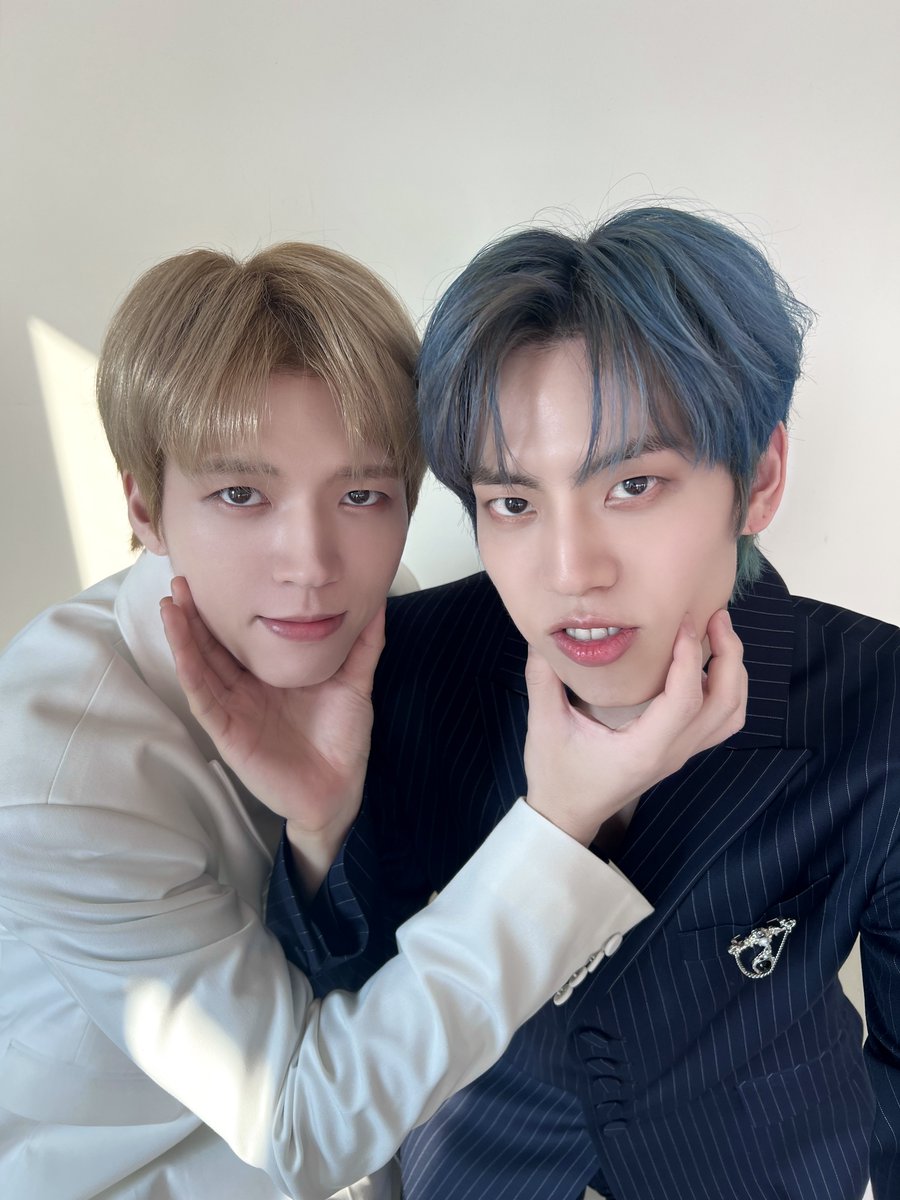 [NOTICE]
　
2023 INFINITE CONCERT 
<COMEBACK AGAIN> 
응원봉 &amp; MD 예약판매 마감 D-1
　
📍예약 판매 일시
2023.07.13 (THU) 12PM ~ 2023.07.16 (SUN) 11:59PM (KST) 
📍판매처
dhtne-store.com/category/new/2…
　
#인피니트 #INFINITE
#CONCERT #COMEBACK_AGAIN