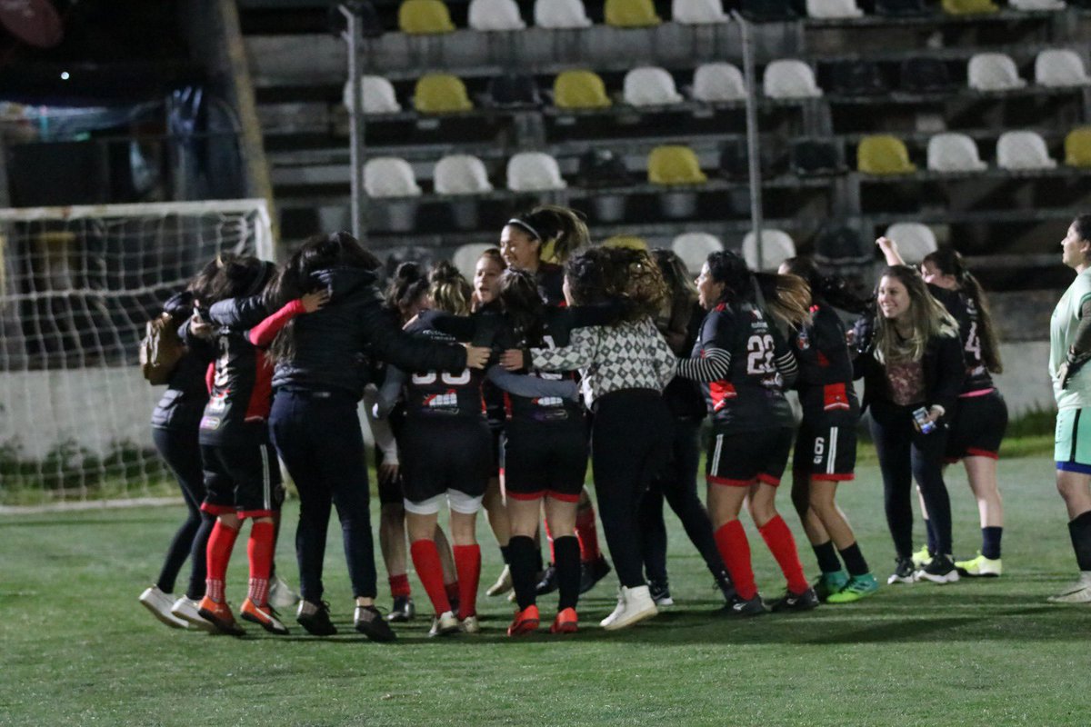 FPTFem's tweet photo. ABRAZADAS A ESTA ILUSIÓN 🙌🏼 

¡VAMOO LA BANDAAA! ❤️🖤🤩 

@ligadetuiteros https://t.co/9fm9BzKZ8f