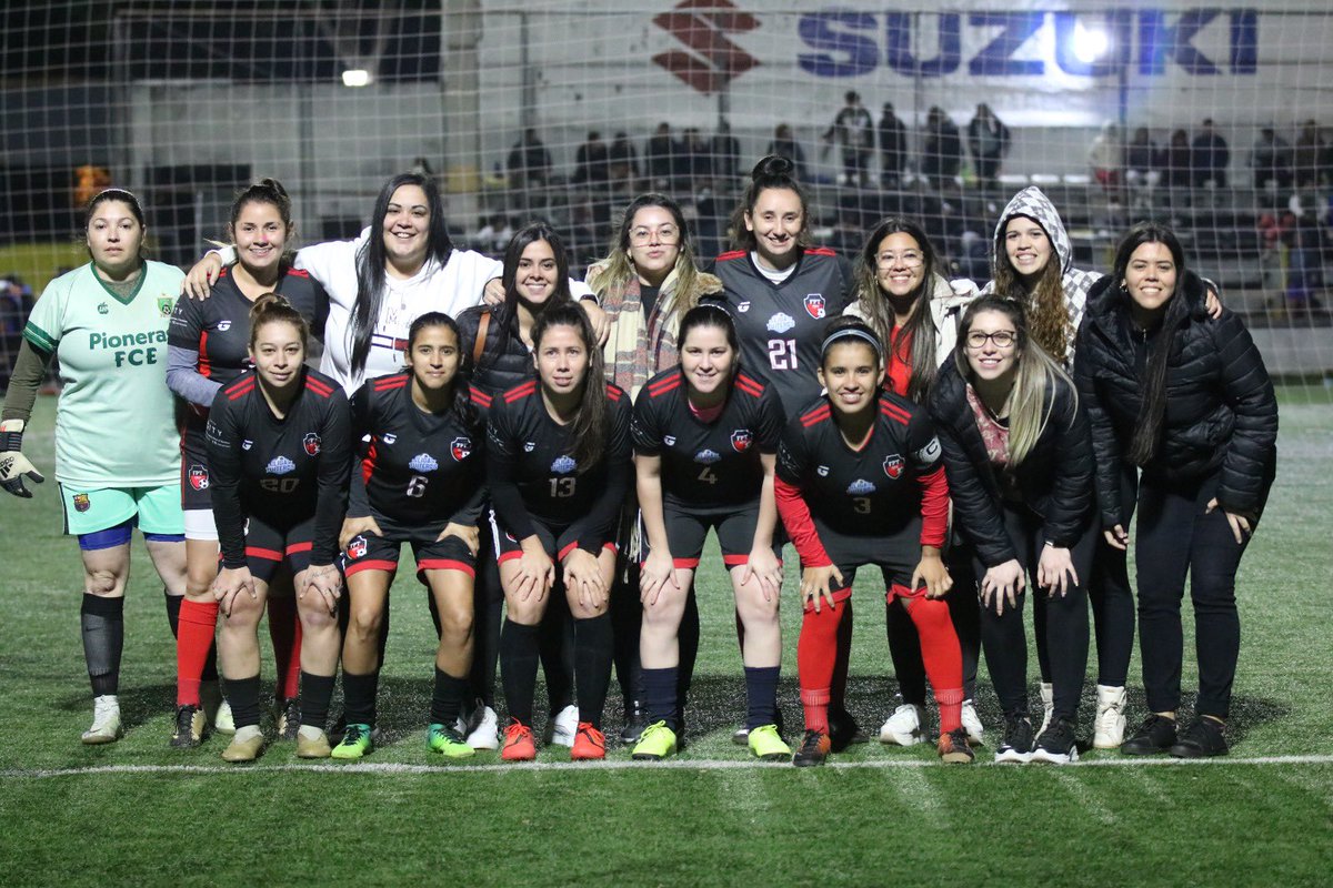FPTFem's tweet photo. ABRAZADAS A ESTA ILUSIÓN 🙌🏼 

¡VAMOO LA BANDAAA! ❤️🖤🤩 

@ligadetuiteros https://t.co/9fm9BzKZ8f