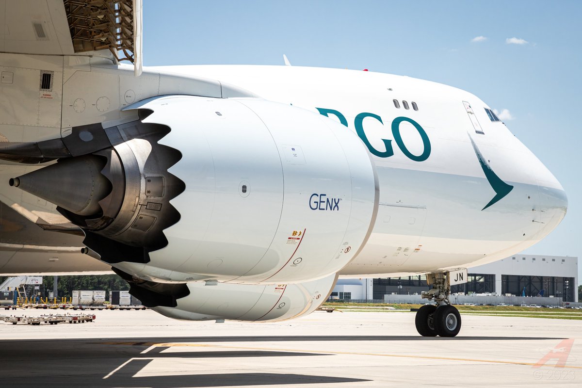Astro95Media's tweet photo. 744 vs 748 ... which do you prefer and why??

#AvGeek https://t.co/bJihAg0HcC