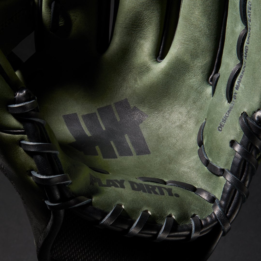UNDEFEATEDinc's tweet photo. UNDEFEATED x Marucci

The UNDEFEATED x Marucci Capitol M Type 43A2 11.5” Glove boasts a dual wide shape wrapped in chive green. 

The glove is available to purchase in right-hand throw only, Friday, 7/14 at all UNDEFEATED Chapter Stores and at 8am PST at https://t.co/rPhV7ZxZDc https://t.co/3oFe2ciKrP