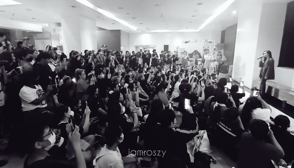 Lalalal13503601's tweet photo. โอบกอดอยู่ตรงนี้เสมอเลยนะคะคนเก่ง 🤍

 SO PROUD14 OF ENGFA
#อิงฟ้ามหาชน #EngfaWaraha 
@EWaraha https://t.co/aRkWXwc7wv
