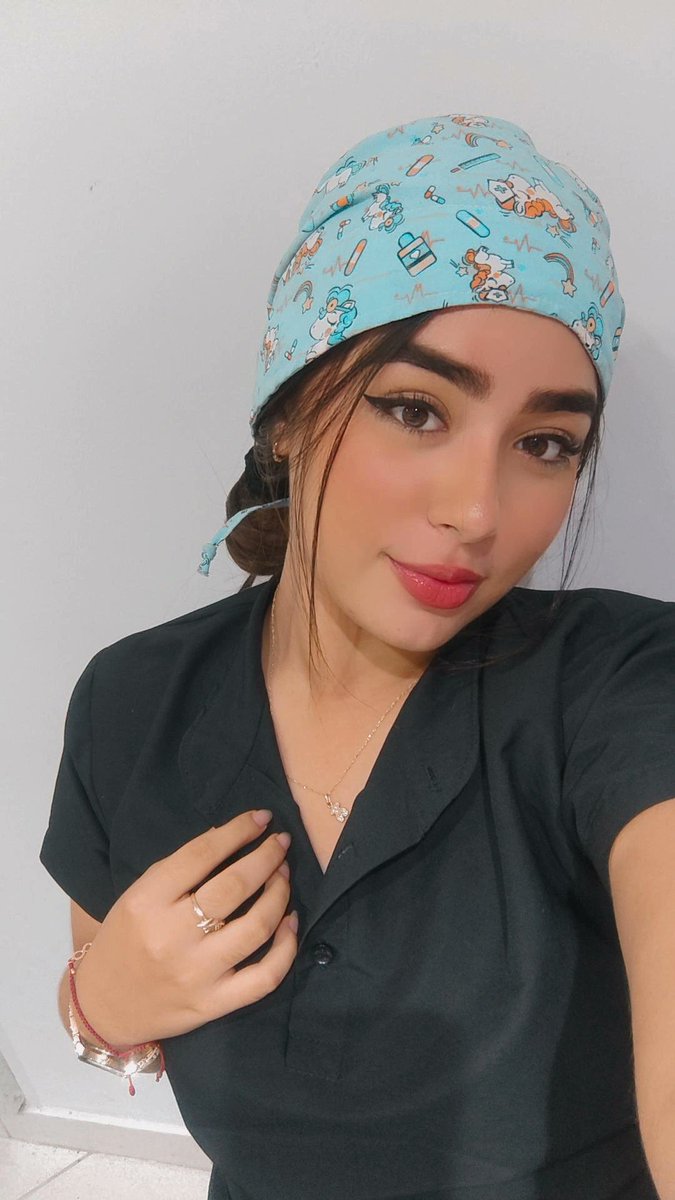 ValentinaVels13's tweet photo. Quien quiere que lo atienda? 🫠 https://t.co/SmK4FXUrIK