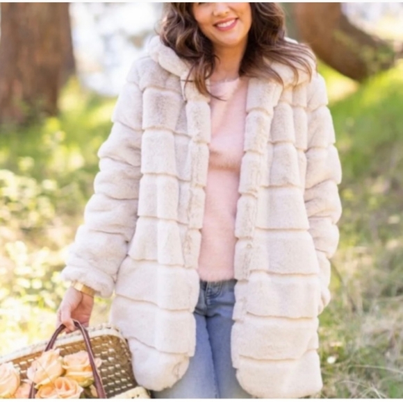 CorlettKristen's tweet photo. So good I had to share! Check out all the items I'm loving on @Poshmarkapp #poshmark #fashion #style #shopmycloset #calvinklein #joefresh: https://t.co/pzfSkLP7fp https://t.co/7QebPyiqVI