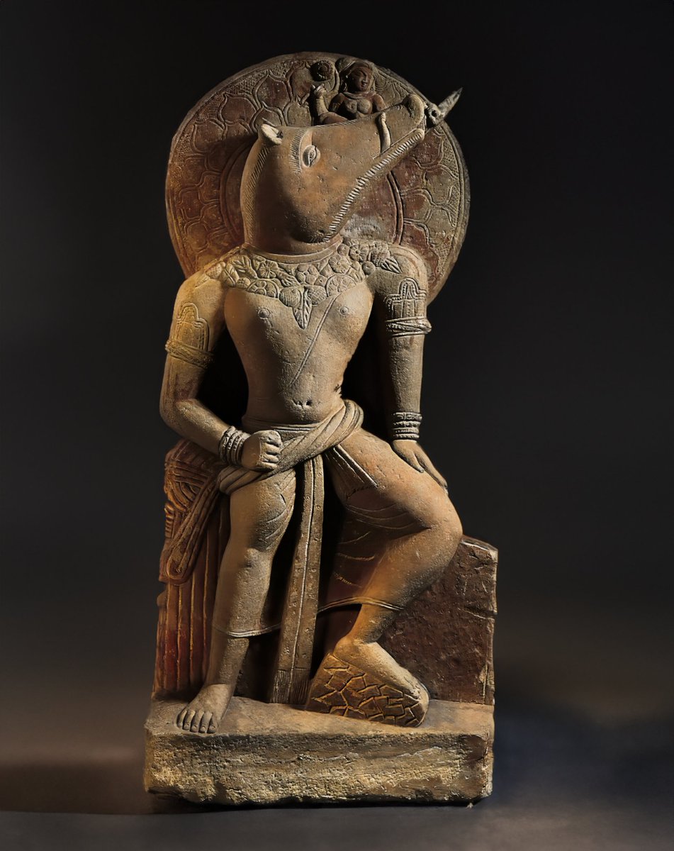 Varaha, the Boar Avatar of Vishnu from 3rd century, Mathura
Shri Varaha wearing #janeu has 52 teeth, 33 hairs, 33 eyebrow hairs, 24 piece of rock under his left feet. Devi Earth holds flower with 12 petals
This is science not a myth as #west calls it.
#Archaeology