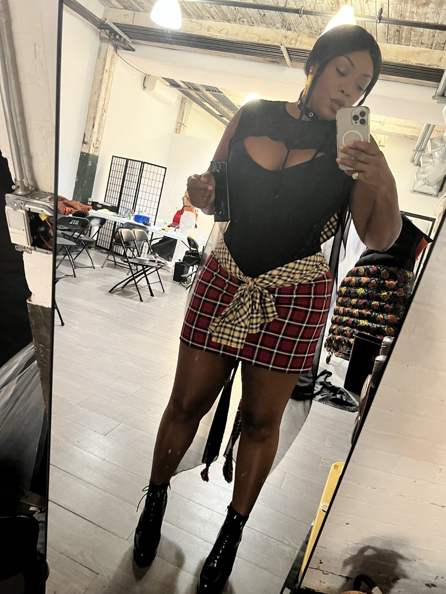 LirisC's tweet photo. I remember Kayne said he was proud of his look especially the corset and if he had to go home on this, he was at piece with it. He was a pleasure to work with! WE’RE DOING AN INSTAGRAM LIVE TOGETHER TOMORROW so stay tuned for the time! #ProjectRunway #ProjectRunwayAllStars https://t.co/zwr4fKZr5x