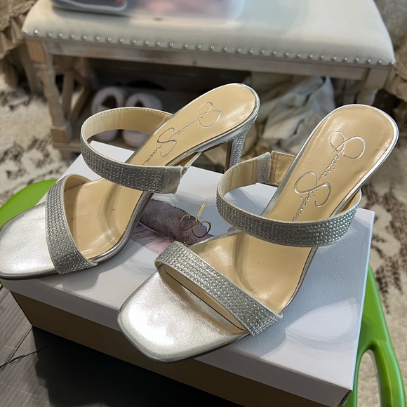 michele_loveday's tweet photo. So good I had to share! Check out all the items I'm loving on @Poshmarkapp #poshmark #fashion #style #shopmycloset #jessicasimpson: https://t.co/FtveKJQWjj https://t.co/jeSQN7RFpm