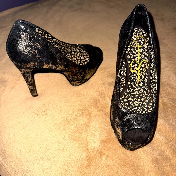 michele_loveday's tweet photo. So good I had to share! Check out all the items I'm loving on @Poshmarkapp #poshmark #fashion #style #shopmycloset #jessicasimpson: https://t.co/FtveKJQWjj https://t.co/jeSQN7RFpm