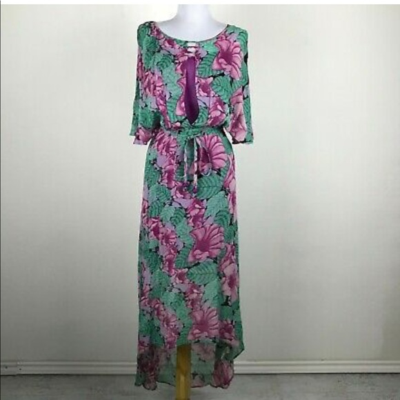 CarenHelm's tweet photo. So good I had to share! Check out all the items I'm loving on @Poshmarkapp #poshmark #fashion #style #shopmycloset #anthropologie #bbdakota #lole: https://t.co/MpbXzpnHWn https://t.co/K4wnI8PYVA
