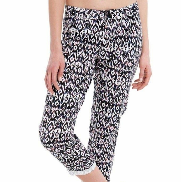 CarenHelm's tweet photo. So good I had to share! Check out all the items I'm loving on @Poshmarkapp #poshmark #fashion #style #shopmycloset #anthropologie #bbdakota #lole: https://t.co/MpbXzpnHWn https://t.co/K4wnI8PYVA