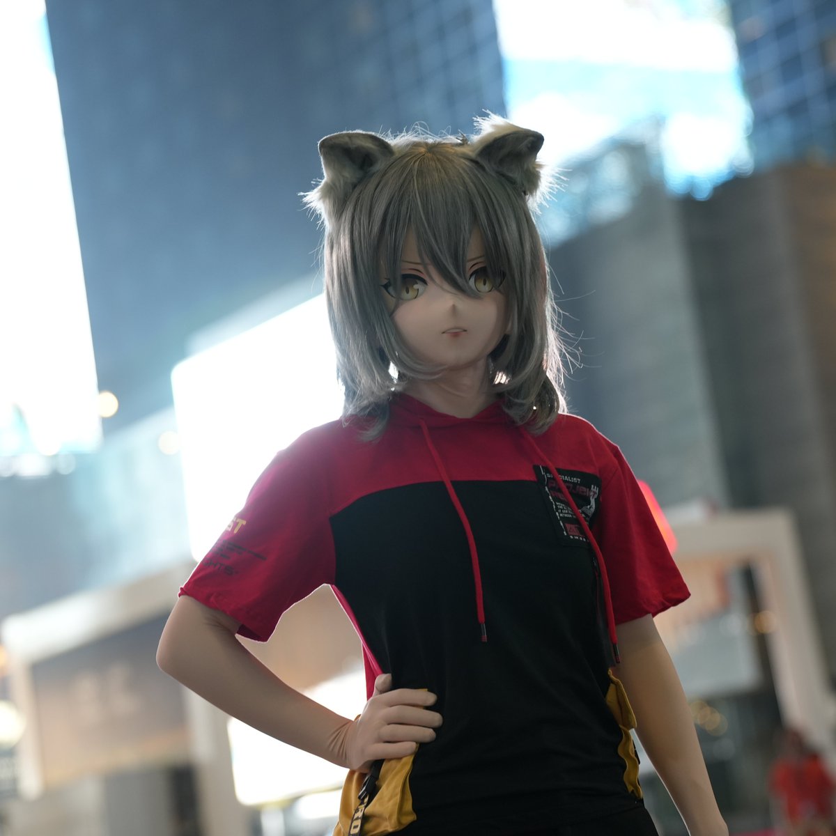 The city never sleeps, and neither do I.

📸: @HunterMasks 

#AnimeExpo2023 #kigurumi #着ぐるみ