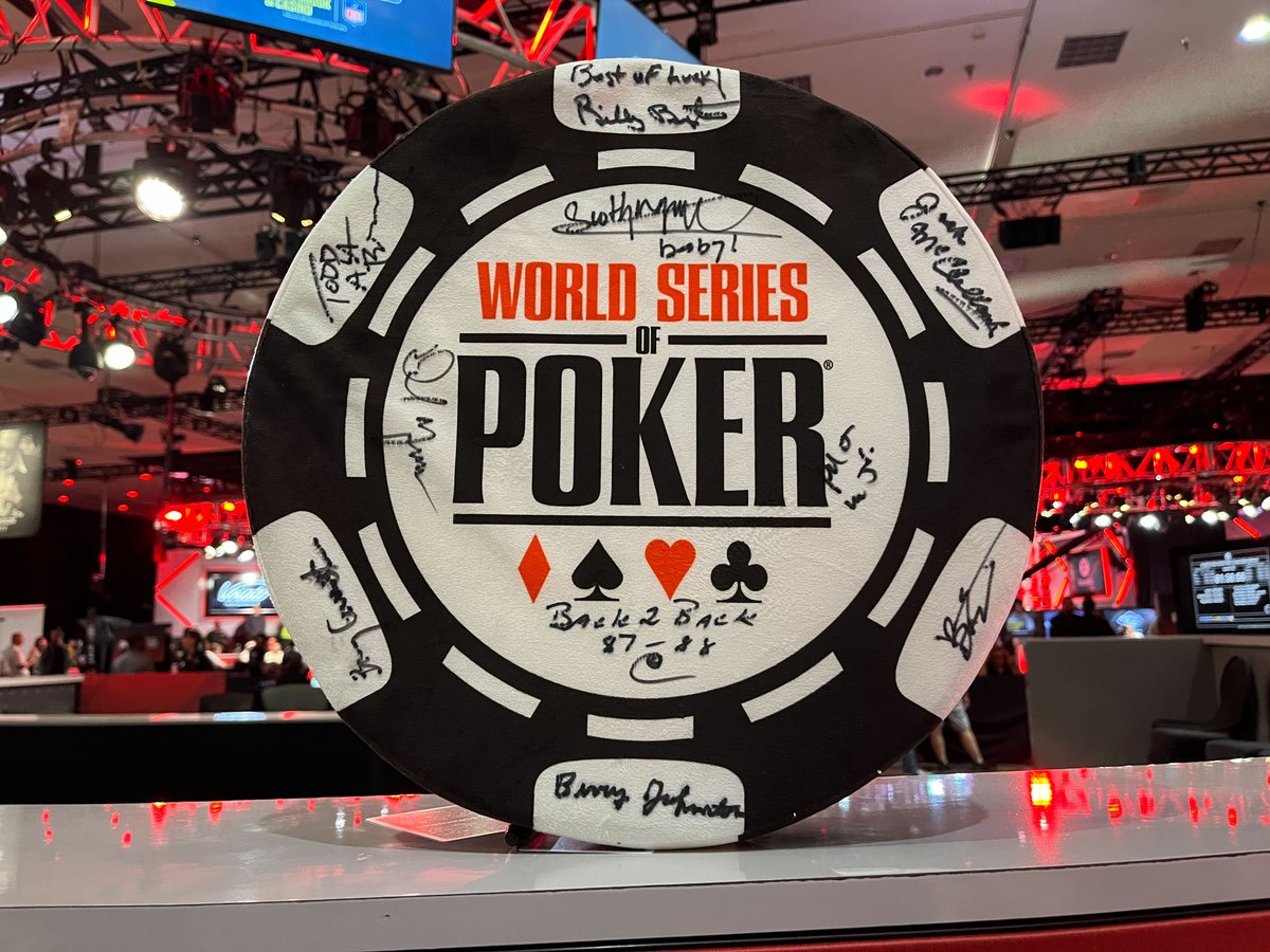PokerNews's tweet photo. ⏰ TIME FOR OUR HALL OF FAME GIVEAWAY ⏰

We are giving away a WSOP seat cushion (never sat upon) signed by 10 Poker Hall Of Fame members including:

@RealKidPoker
@phil_hellmuth
@TheScottyNguyen
@ItsJohnnyChan
@ToddBrunson
@barrygreenstein
Billy Baxter
Jack McClelland
Barbara Enright
Berry Johnston

Contest runs through Tuesday July 18th and winner will be announced in our Calling The Clock episode airing at 5pm on the 18th.

Find the rules and method of entry in the replies!