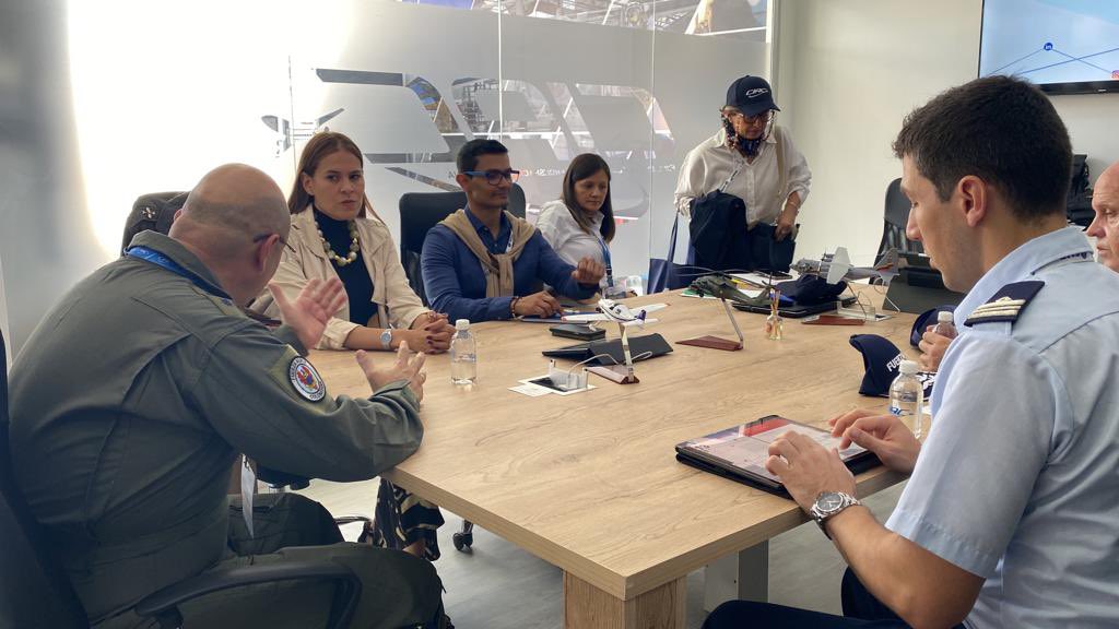 mindefensa's tweet photo. Con el propósito de dinamizar la industria de defensa y el sector aeroespacial, la #ViceDefensa, Ana Catalina Cano, ha atendido reuniones y recorrido la #FAIRCOLOMBIA2023 para visibilizar el trabajo que realizan las empresas de #GSED por el desarrollo de nuestro país.
#SomosGSED https://t.co/ppaHEqf7xC