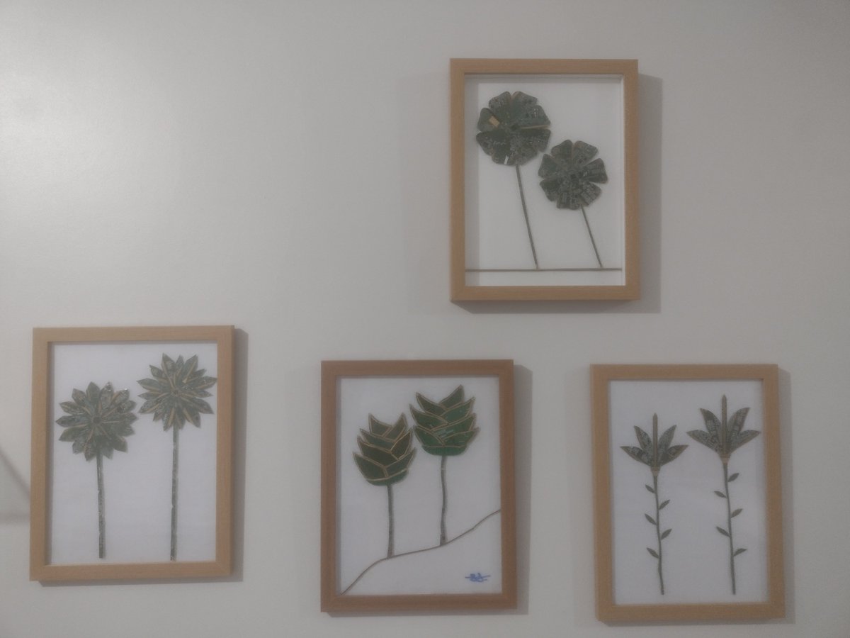 jluissales's tweet photo. 4th frame of a series of 12 gold flowers, made with scrap electronics containing materials such as gold, silver and nickel #flow https://t.co/E7A82YrMB7
