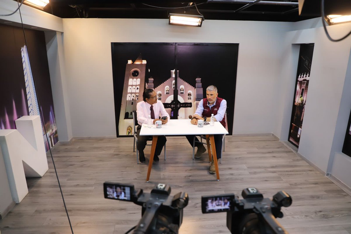 TorresAngelC's tweet photo. Agradezco el espacio con @VMCruz12 en @MeganoticiasGTZ!!! Es un placer conversar sobre las obras que nuestro Gobernador Rutilio Escandón impulsa en cada municipio!!! Donde nadie se quede atrás y haya oportunidades para tod@s!!!  Ya falta menos!!! https://t.co/LTFMfwHqkq