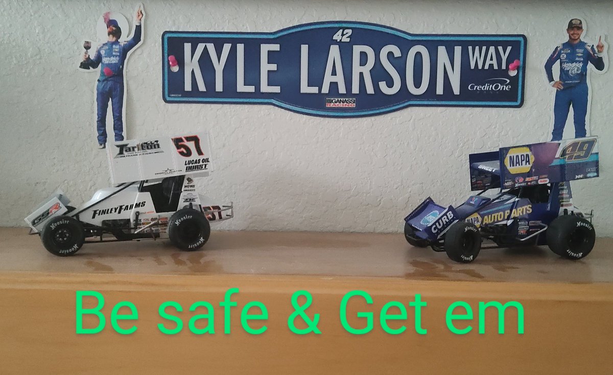 Johnnymills945's tweet photo. A historical nite @EldoraSpeedway  80ish of the best Sprint car drivers in the world all amped on lots of @NosEnergyDrink with ❤️s  of a lion. The bravest, kind, friendliest and fastest ever. My 2 guys @bradsweetracing 
@KyleLarsonRacin have earned P-4 &amp; P-6 A-Main start spots💥 https://t.co/0Ft1L3Scc7