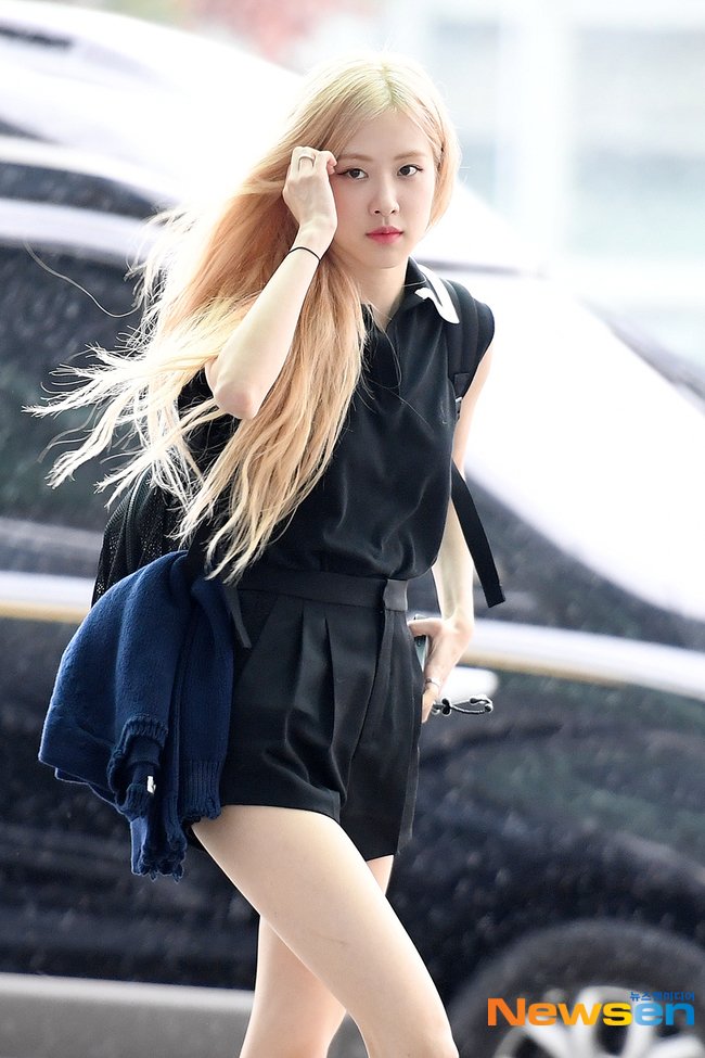 Rolisa_3's tweet photo. #ROSÉ🖤🌹🐿
#BLACKPINK @BLACKPINK https://t.co/udi1AMOJRa