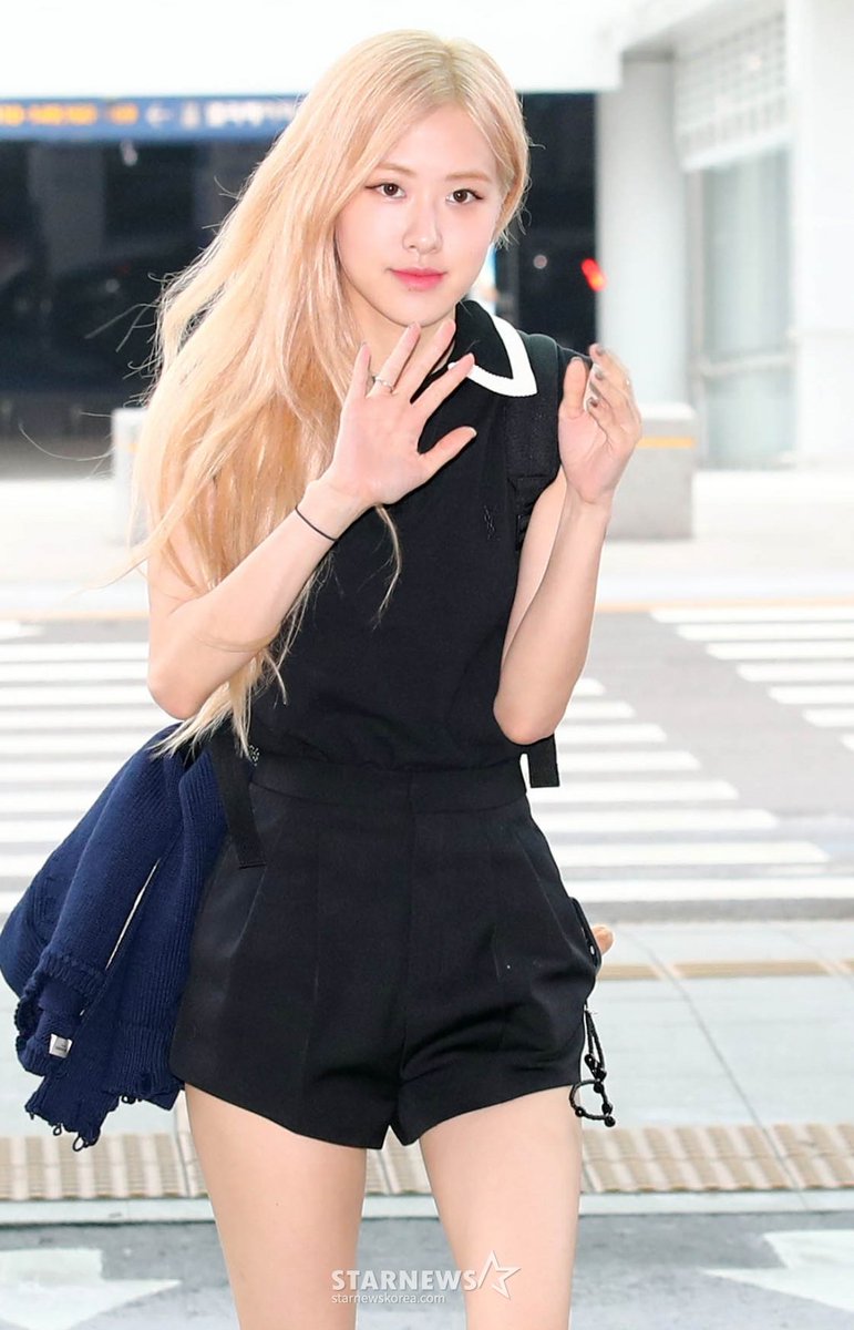 Rolisa_3's tweet photo. #ROSÉ🖤🌹🐿
#BLACKPINK @BLACKPINK https://t.co/udi1AMOJRa