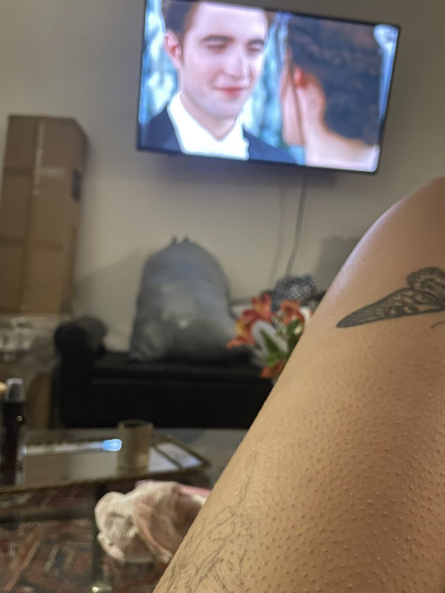 fartsticks69's tweet photo. The girls that get it get it https://t.co/KatHJp1kII