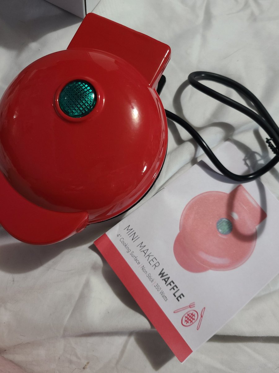 d_dudley4's tweet image. Who wants some waffles? Thanks to Pearl Milling Company for this mini heart shaped waffle maker. ( Used @MarthaWhite muffin mixes here ) 

#MiniWaffleMaker #Free #Food #Content #Gifted #Love