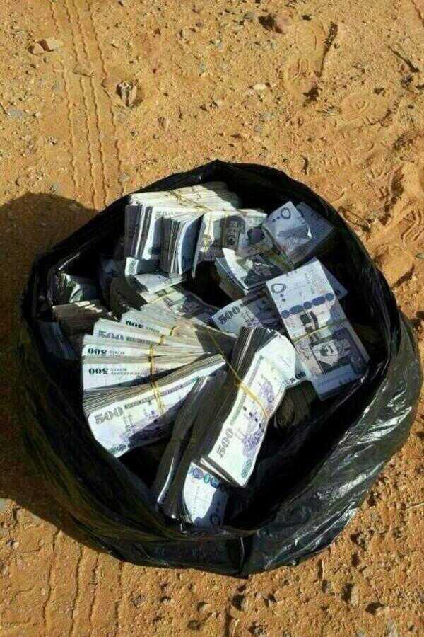 rajhiabdlmohsen's tweet photo. لو حصلت هذي في البر وعليها رقم جوال تتصل عليه ؟ https://t.co/XDpdU8lfLk