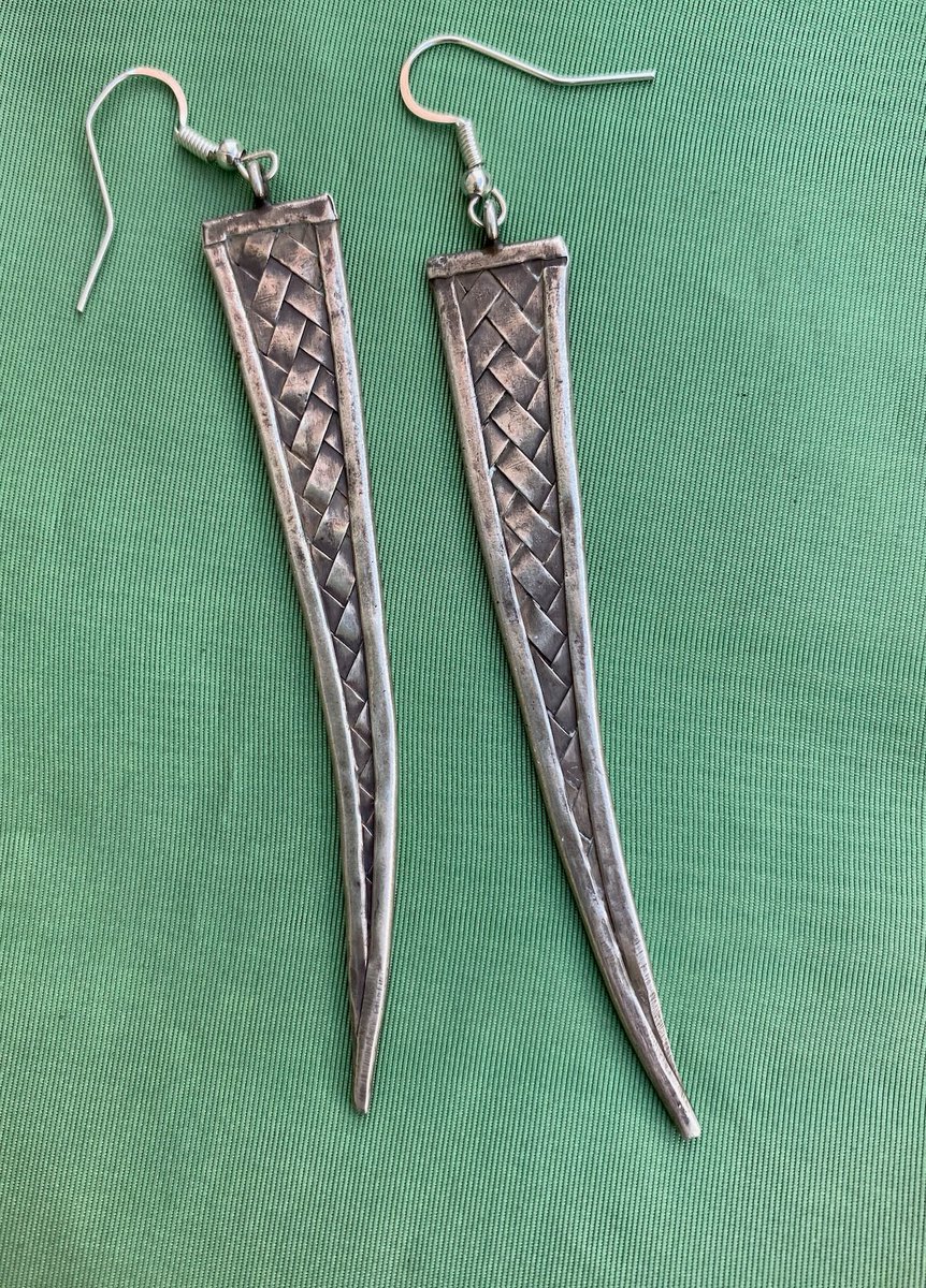Vintage 1980s Long Silver Dangle Statement Earrings Basket Weave Pierced #PiercedEarrings #SilverJewelry 
$150.00
➤ etsy.com/listing/150771…