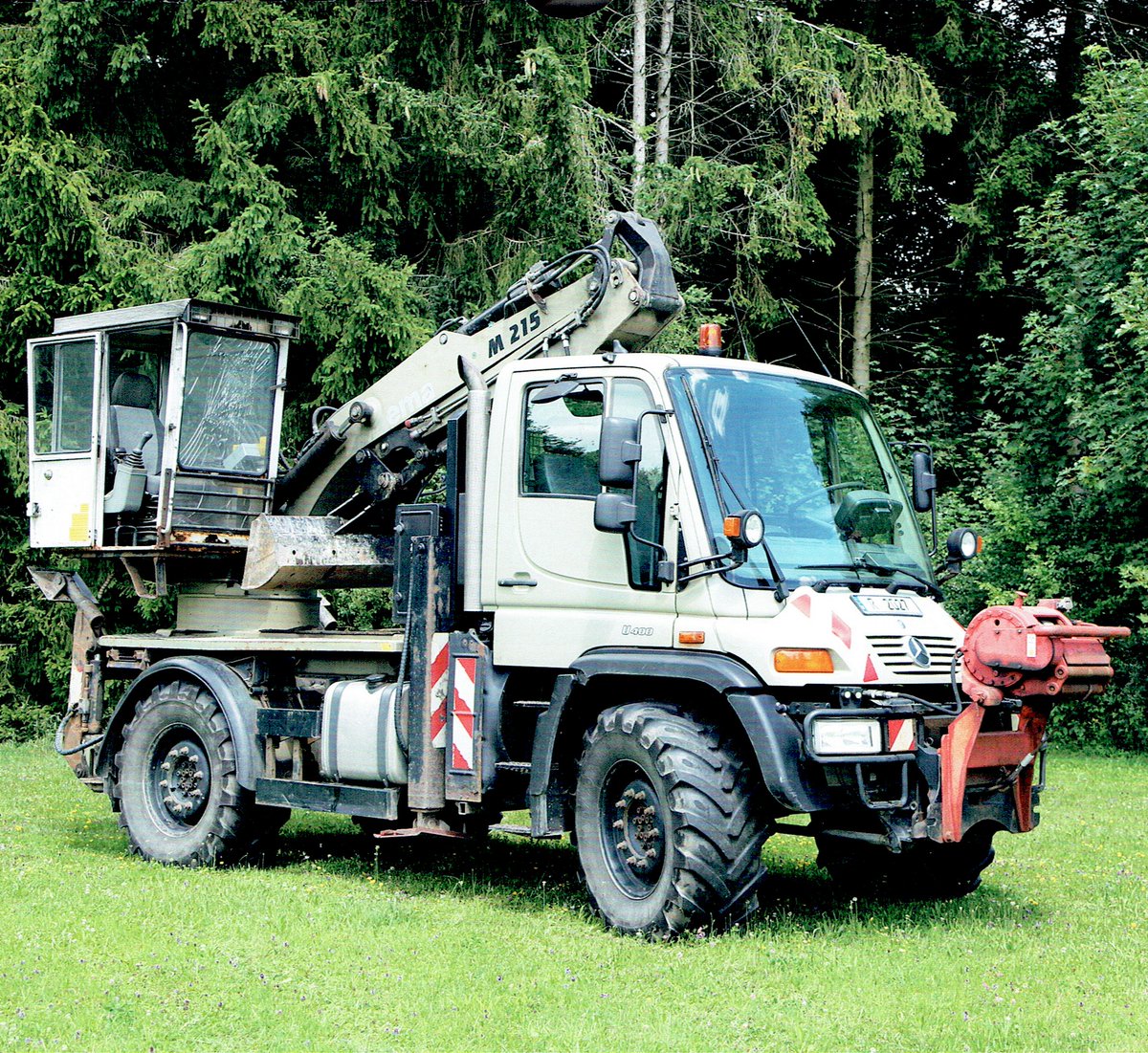 UnimogCommunity's tweet photo. Unimog 400 with Ematec built-on excavator type M 215. Photo by Günther Uhl in the Unimog &amp; MB-trac weekly calendar by Posdzun.

#mercedesbenz #cars #carsofinstagram #gaggenau #unimog #4x4 #daimler #crane #kran #atlas #hiab #klaus #schaeff #palfinger #demag #bagger #bauwirtschaft https://t.co/ZYvKbk7nZ6