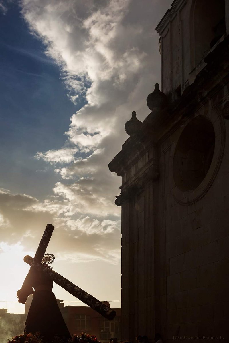 Jesucristo, Señor de la historia, te necesitamos.
Nos sentimos heridos y agobiados.
Precisamos tu alivio y fortaleza.
Queremos ser nación, una nación cuya identidad sea la pasión por la verdad y el compromiso por el bien común. 

Fotografía José C. Flores.