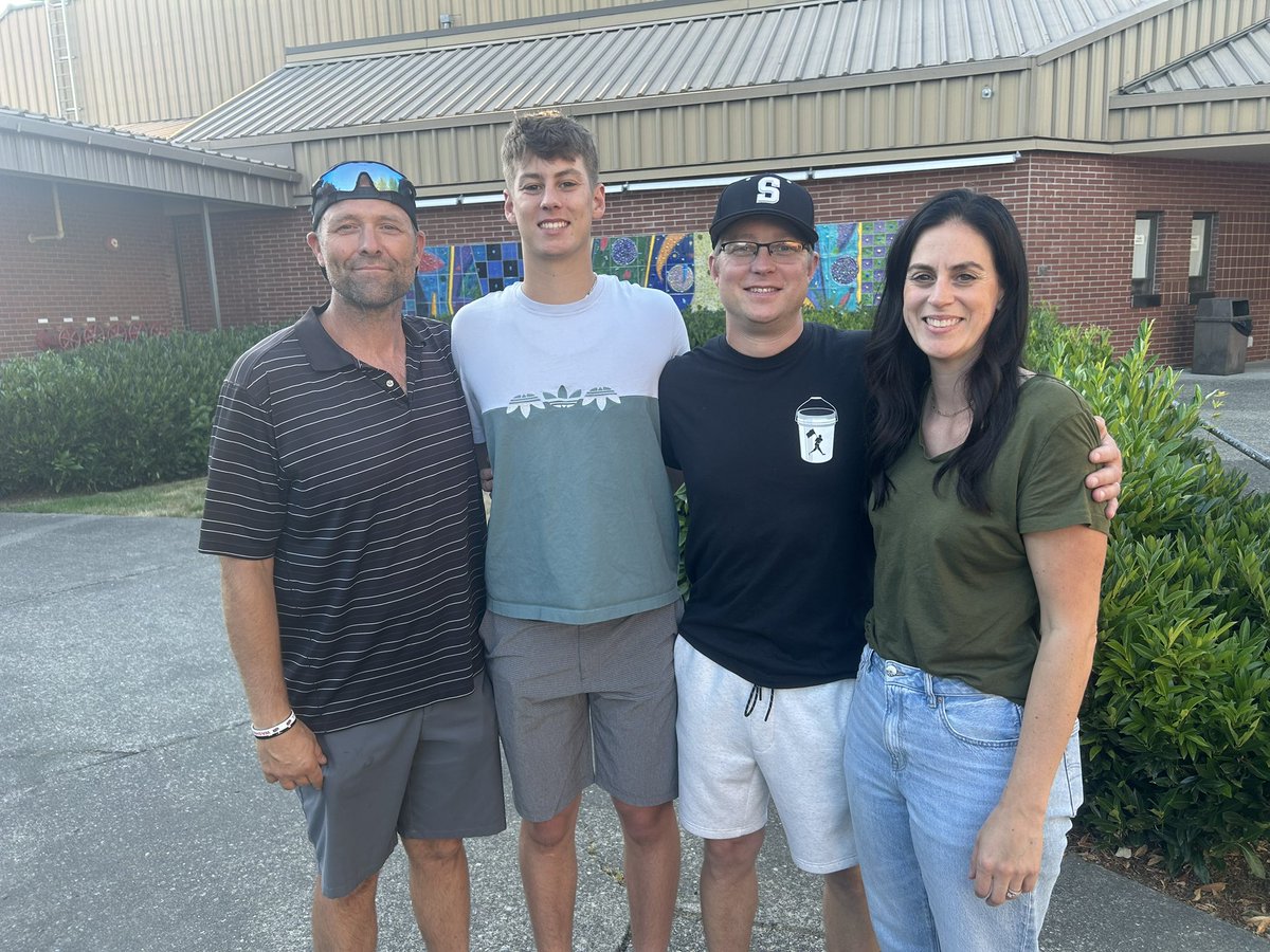 Jacob Bresnahan had a farewell BBQ tonight at SHS. He was drafted and signed with the Cleveland Guardians. He is reporting to their spring training camp in Az. Saturday. Left is recently retired Spartan coach Casey Adcox and parents Shawn and Danni (right). https://t.co/8vM9Fz39o2