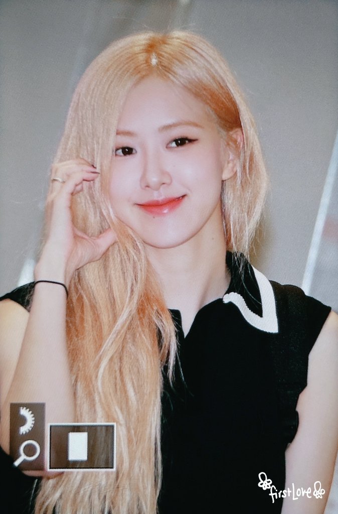 firstlove_rose's tweet photo. 230714  ICN

채영아 오늘 넘 예쁘군앙🥰
프랑스에서 만나용

#블랙핑크 #로제
#BLACKPINK #ROSÉ 
@BLACKPINK https://t.co/KfcWfXWyn8