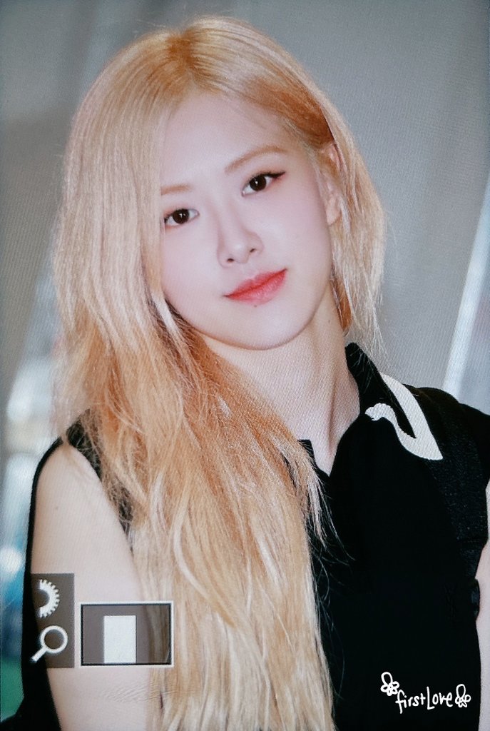 firstlove_rose's tweet photo. 230714  ICN

채영아 오늘 넘 예쁘군앙🥰
프랑스에서 만나용

#블랙핑크 #로제
#BLACKPINK #ROSÉ 
@BLACKPINK https://t.co/KfcWfXWyn8