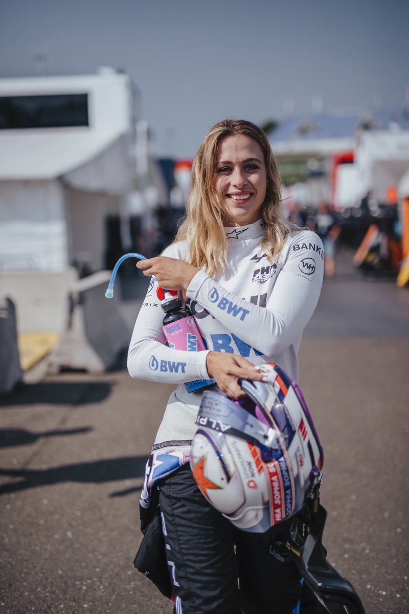 POINTS‼️P9💋 coming from P20. Finally a great car. Thanks @PhmRacing, Davide, <a href="/AlpineRacing/">Alpine Racing</a> nice to be here <a href="/Formula3/">Formula 3</a> <a href="/pirellisport/">Pirelli Motorsport</a> #sophia #racegirl #unscripted #SOPtimism