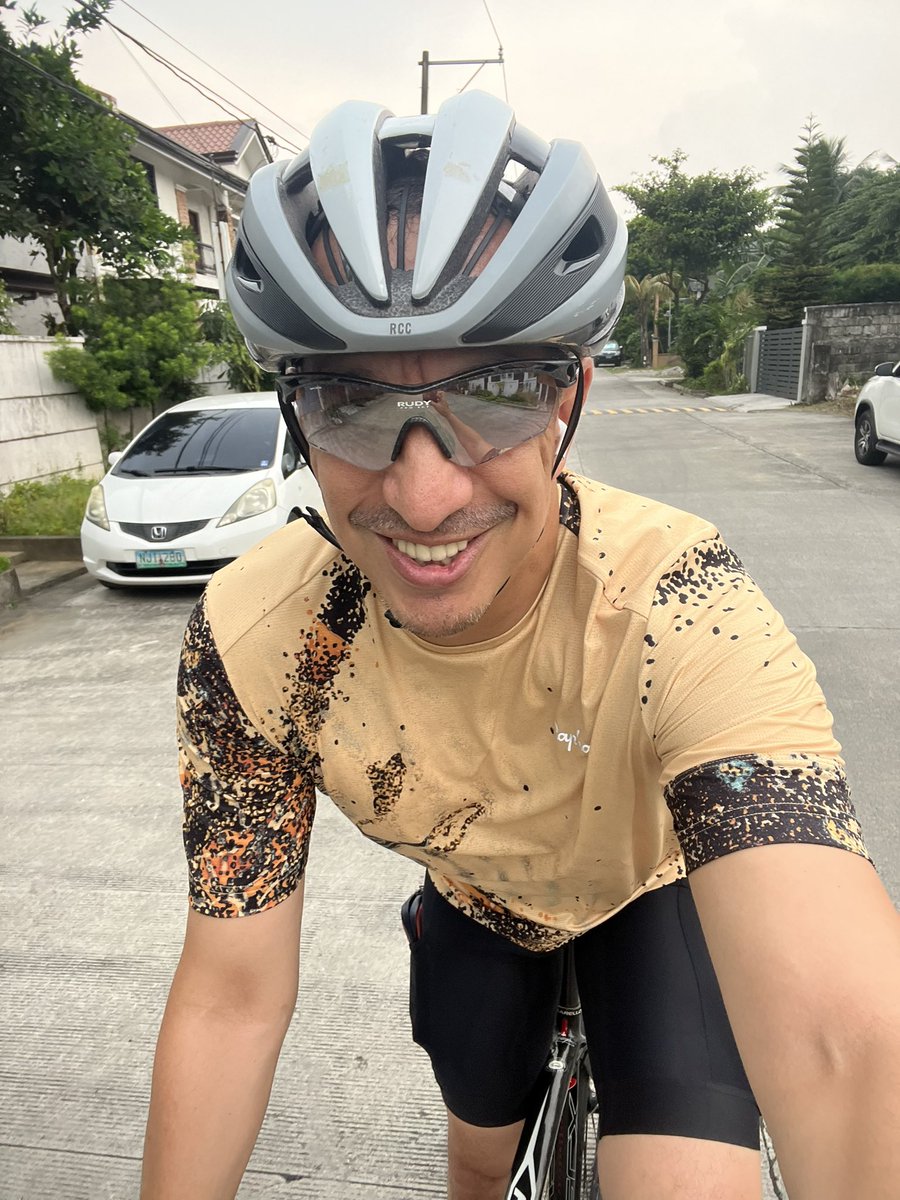 pm_roa's tweet photo. Hello sweeties! What’s today’s ride gonna be like? 
#NomadicLife #Rapha #Cervelo #Pinarello #SRAMRedAXS #Shimano #Pirelli #PrincetonCarbonWorks https://t.co/vzKwSw3r44