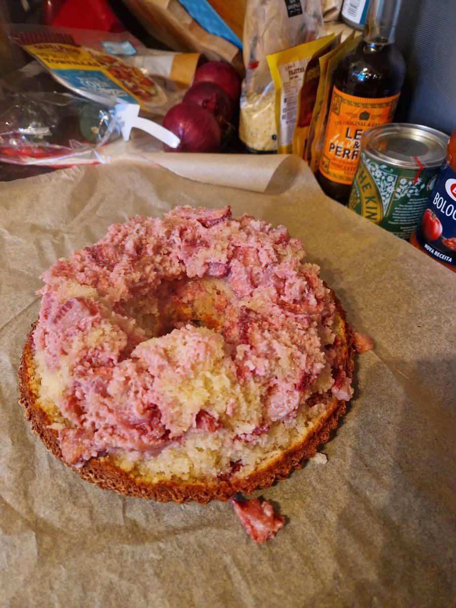 greynolds1989's tweet photo. Well you win some, you loose some.
Attempted to make Ciambella alle Fragole for serving after Mass today. Promising start, great bake, disastrous conclusion. Smells and tastes great though.
Remaining batter is going into lined loaf tins however.
#Baking #BakingDisaster https://t.co/vYNKjCfnDa