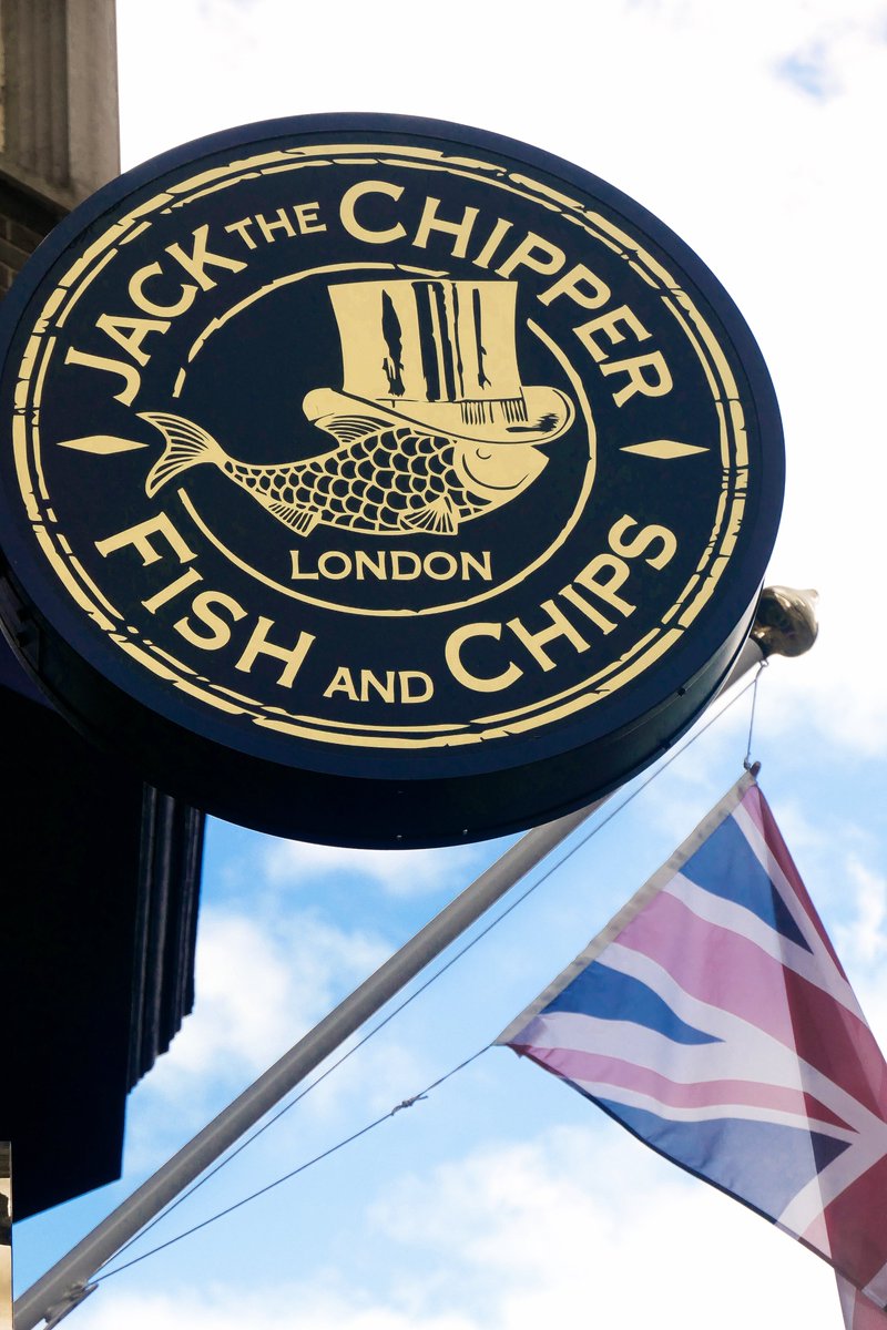 PhotographmeLDN's tweet photo. Love a good pun name. This is a #fishandchips shop in #whitechapel in #london where #jacktheripper carried out his murders https://t.co/dxJc5FpLub