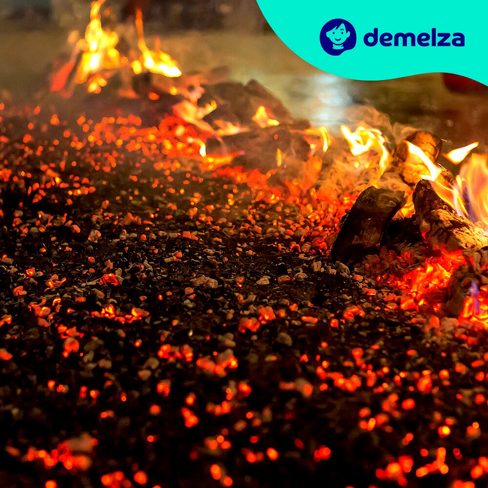DemelzaCharity's tweet image. Can you handle the heat? 🔥

Join us for Demelza's #firewalk, brave your way barefoot across sizzling coals which reach temperatures of a scorching 550°C! 🌡️

Embrace the heat in Kent:🔥 bit.ly/3Pwp3v4 🔗
Embrace the heat in East Sussex: 🔥  bit.ly/3r8a941 🔗