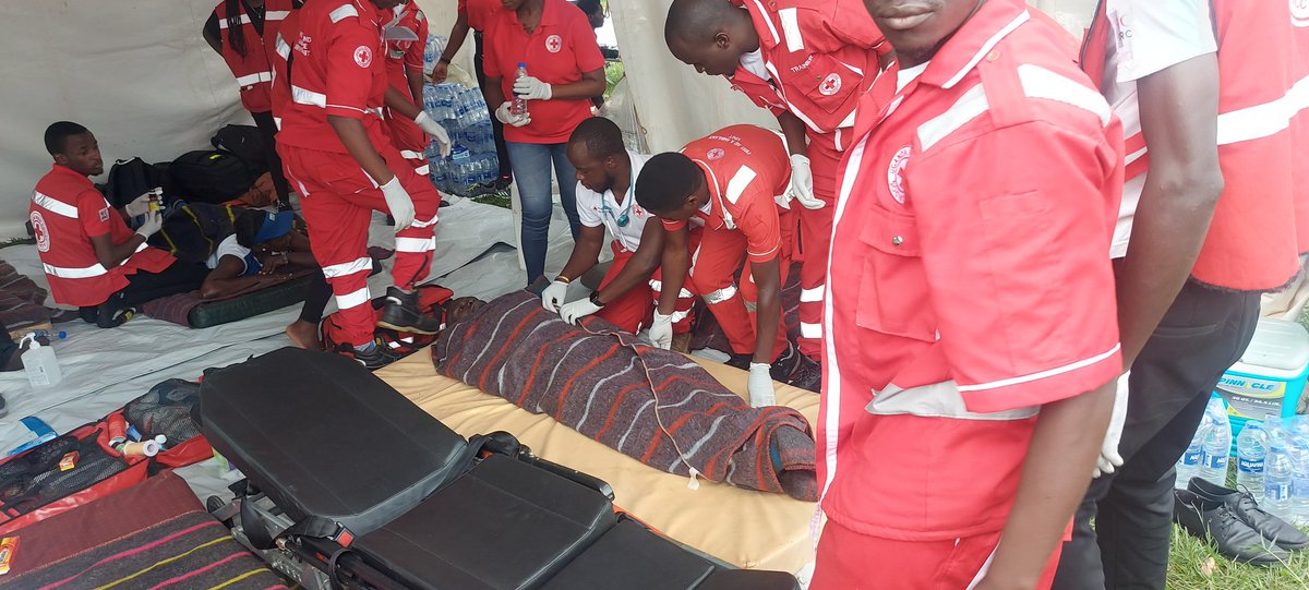 Ug_RedCrossCFA's tweet photo. Referrals are key when offering #firstaid. Find us at the @nssfug Kampala Hills run Kololo airstrip - recovery tent. Call 0706702099 or 0762869947 for first aid services at your next event.@UgandaRedCross @MinofHealthUG @NBSportUg @housingfinanceU https://t.co/RZqagHQv2H