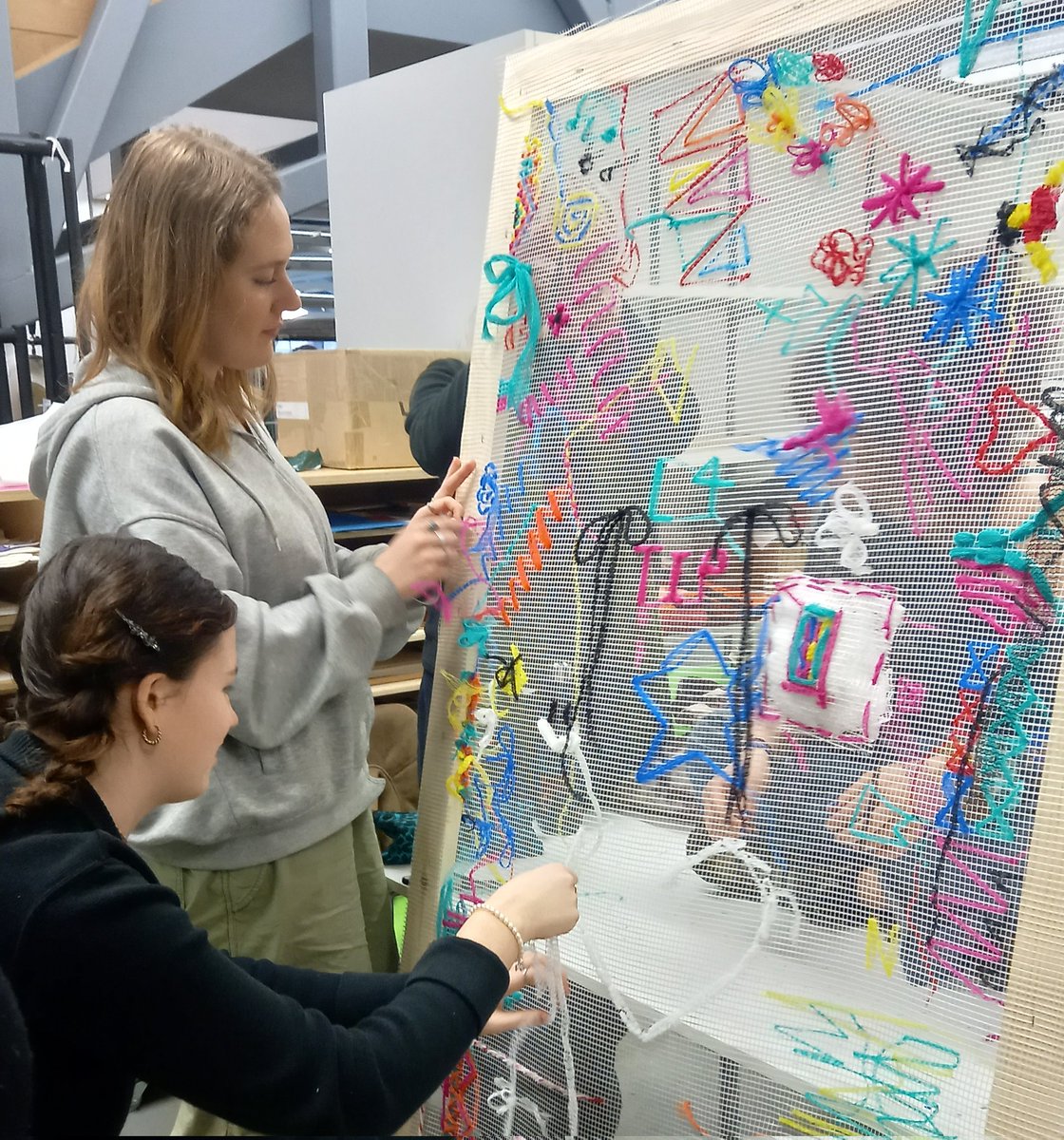 Lynnsett1's tweet photo. @JPueblaFortier My PhD explored points of tension in shared embroidery practice so I will def respond, such important research @McrSchArt #stitchingtogether #participation #collaboration #care https://t.co/otB6m23Vji