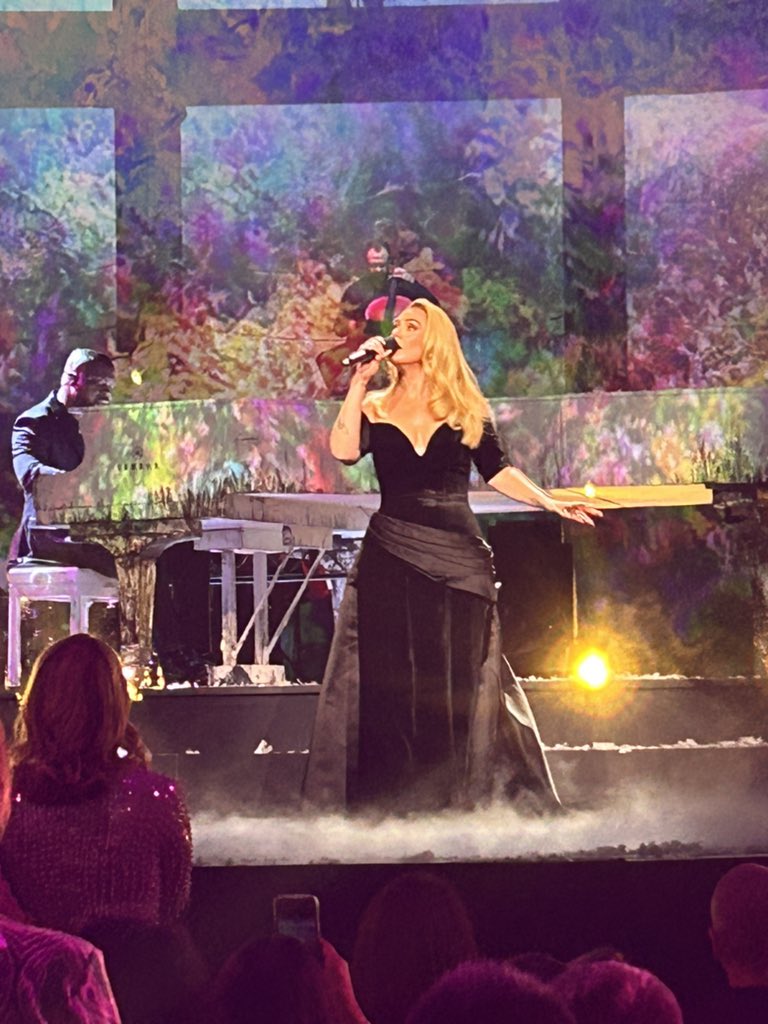 shellfire25's tweet image. There are not enough thank yous @AdeleAccess a superb night! @Adele