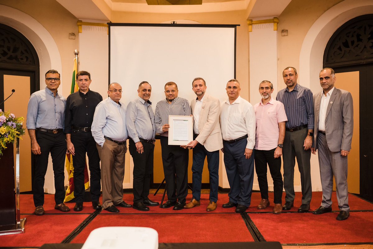 NMASriLanka's tweet photo. The NMA felicitated businessman and civil society leader, Afzal Marikar, for his service to #SL and the Sri Lankan #Muslim Community during #COVID19. He was presented with ‘Declarations of Appreciation’ from the NMA and @Bohras_FarEast, Malays and Memons respectively. #lka #news https://t.co/mqk9phCnD8