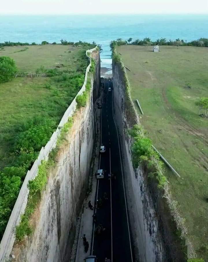 👆👆👆⬆️⬆️👆👆👆
طريق شاطئ بانداوا،

 اندونيسيا 🇮🇩