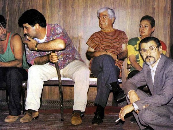 Kucaklıyor beni Metin Altıok
“Aldırma” diyor gülerek

“Yaşamak görevdir bu yangın yerinde.
Yaşamak, insan kalarak”

 #unutMADIMAKlımda