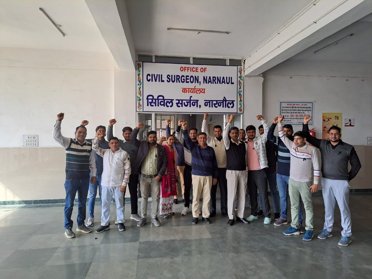 DineshKumar_88's tweet photo. 5 जुलाई से हरियाणा का लिपिक वर्ग अनिश्चितकालीन हड़ताल पर रहेगा #haryanaclerk35400 
#5julyharyanaclerkonstrike
@cmohry 
@mlkhattar 
@hryclerk_1 
@BhupinderShooda 
@DeependerSHooda 
@officekiran 
@Chiranjeev_INC 
@JPNadda
@raodansinghhry
@SITARAM67701354 
@omprakashmla https://t.co/YCGI84fKCp