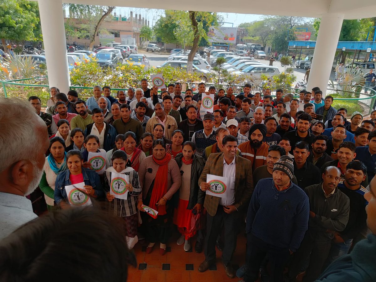 DineshKumar_88's tweet photo. 5 जुलाई से हरियाणा का लिपिक वर्ग अनिश्चितकालीन हड़ताल पर रहेगा #haryanaclerk35400 
#5julyharyanaclerkonstrike
@cmohry 
@mlkhattar 
@hryclerk_1 
@BhupinderShooda 
@DeependerSHooda 
@officekiran 
@Chiranjeev_INC 
@JPNadda
@raodansinghhry
@SITARAM67701354 
@omprakashmla https://t.co/YCGI84fKCp