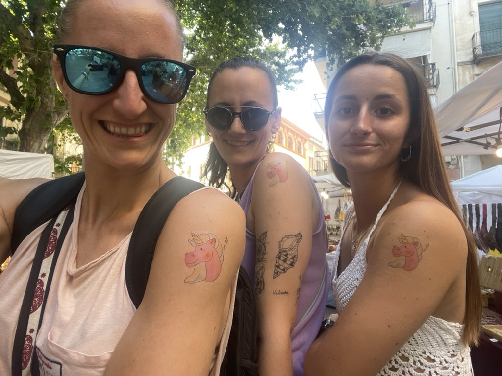 mlladonet10's tweet photo. @CanetRock_ Perquè la meva felicitat sempre serà major si és compartida. Si veig que la gent que m’envolta gaudeix, jo gaudeixo el doble! #CametRock023 #Primas #Familia #Siiis 🤘🏻🩵🎉 https://t.co/r94nfxfr6N