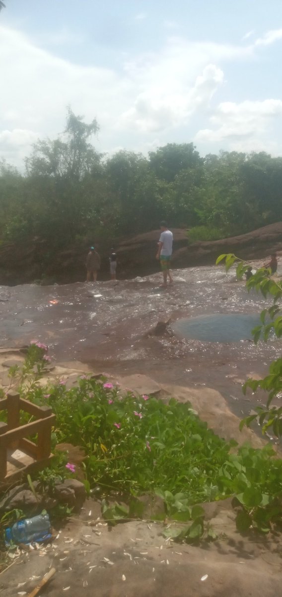 souphudthar's tweet photo. ຕາດຫ້ວຍຊາຍຂາວ.ບ້ານນາຄັນທຸງ ມ.ໄຊທານີຈາທັກມາ https://t.co/pmkgSmYwWX