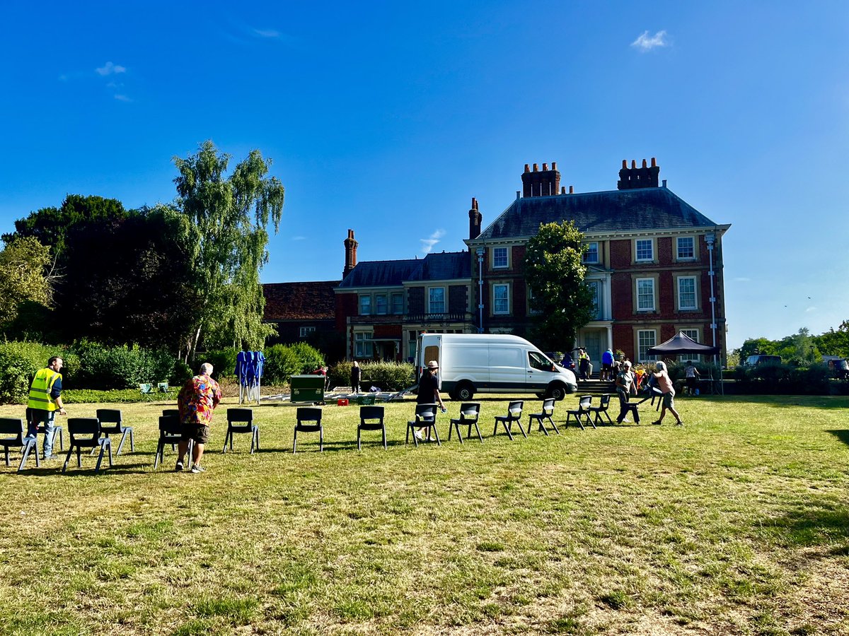 Setting up in the Sun 💛

Music on the Lawn 💚 
Sunday July 2nd
Pay at the Gate £15
Accompanied under 15 free

Live Music
Craft Stalls
Food, Pimms &amp; Beer
Fund Raising Raffle 
Children’s Activities
&amp; much more…

All proceeds fund conservation on the Forty Hall Estate